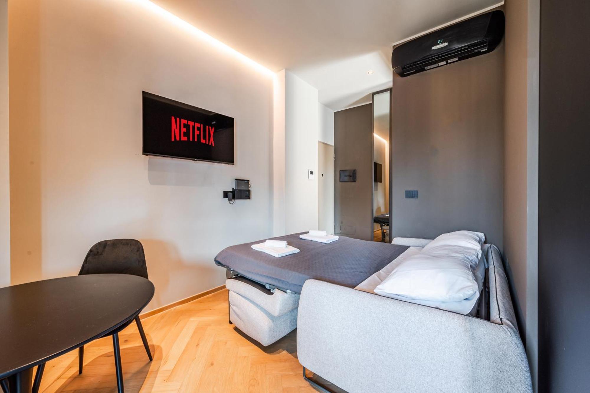 Terrazza Con Jacuzzi E Vista Iconica Sul Duomo Milaan