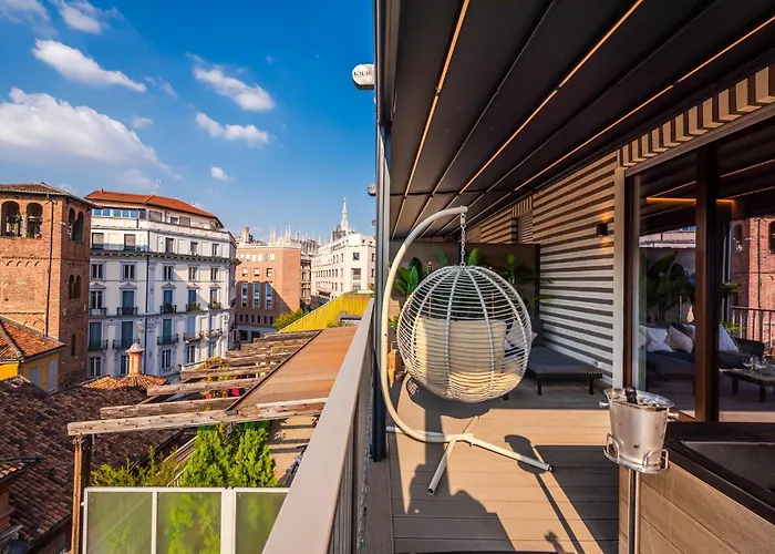 Terrazza Con Jacuzzi E Vista Iconica Sul Duomo